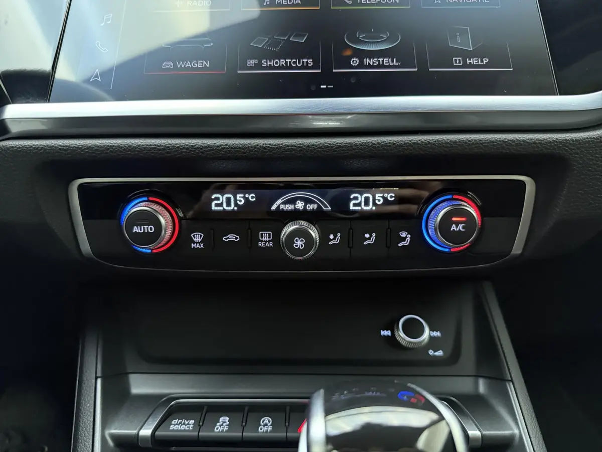 40 TFSI quattro S Line edition one | 190PK | Schuif/Kanteldak | Half Lederen Sportstoelen | Apple Carplay / Android Auto | Camera | Elektrische Kofferklep | Lichtmetalen Velgen |