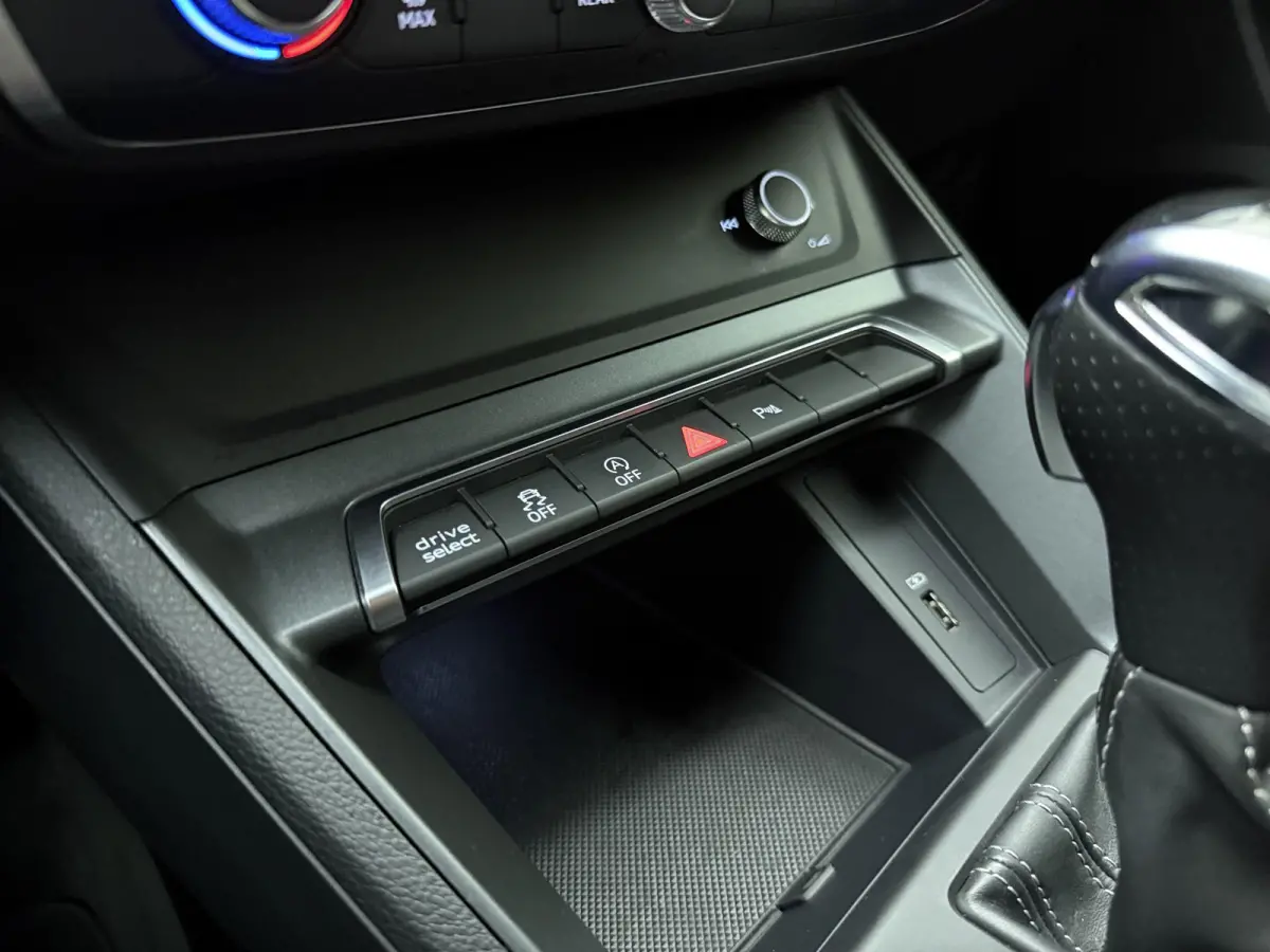 40 TFSI quattro S Line edition one | 190PK | Schuif/Kanteldak | Half Lederen Sportstoelen | Apple Carplay / Android Auto | Camera | Elektrische Kofferklep | Lichtmetalen Velgen |