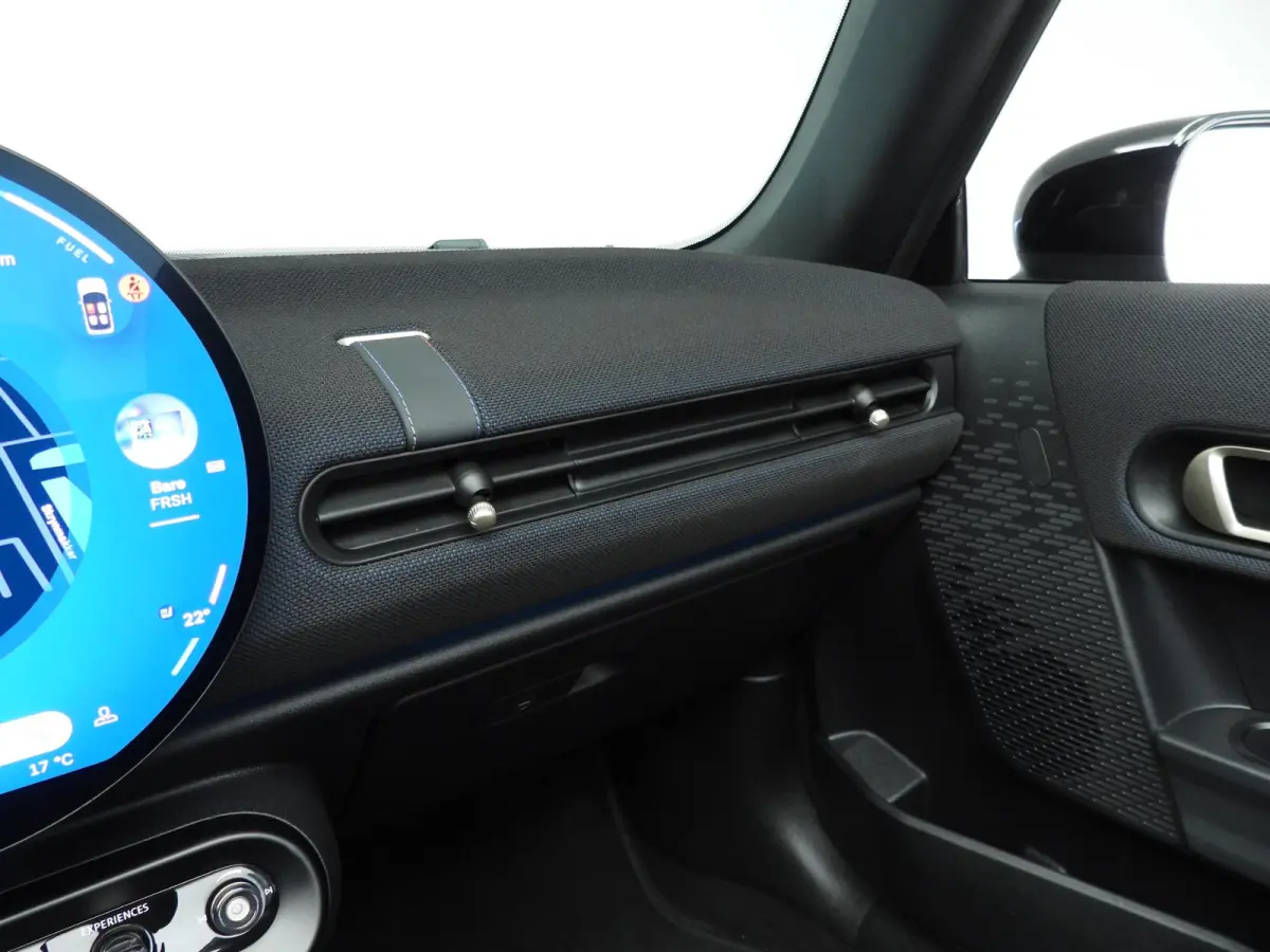 S Automaat / Sportstoelen / LED / Park assist / Head-up / Stoelverwarming / Alu wielen 17 inch