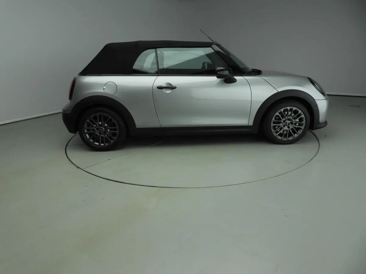 S Automaat / Sportstoelen / LED / Park assist / Head-up / Stoelverwarming / Alu wielen 17 inch