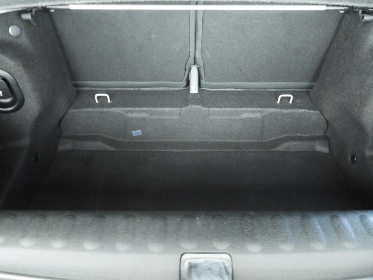 S Automaat / Sportstoelen / LED / Park assist / Head-up / Stoelverwarming / Alu wielen 17 inch