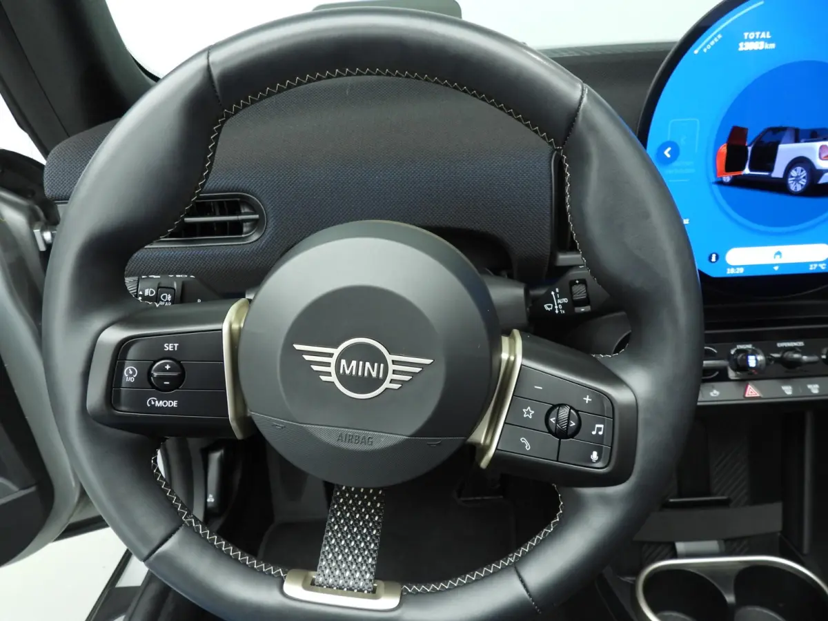 S Automaat / Sportstoelen / LED / Park assist / Head-up / Stoelverwarming / Alu wielen 17 inch