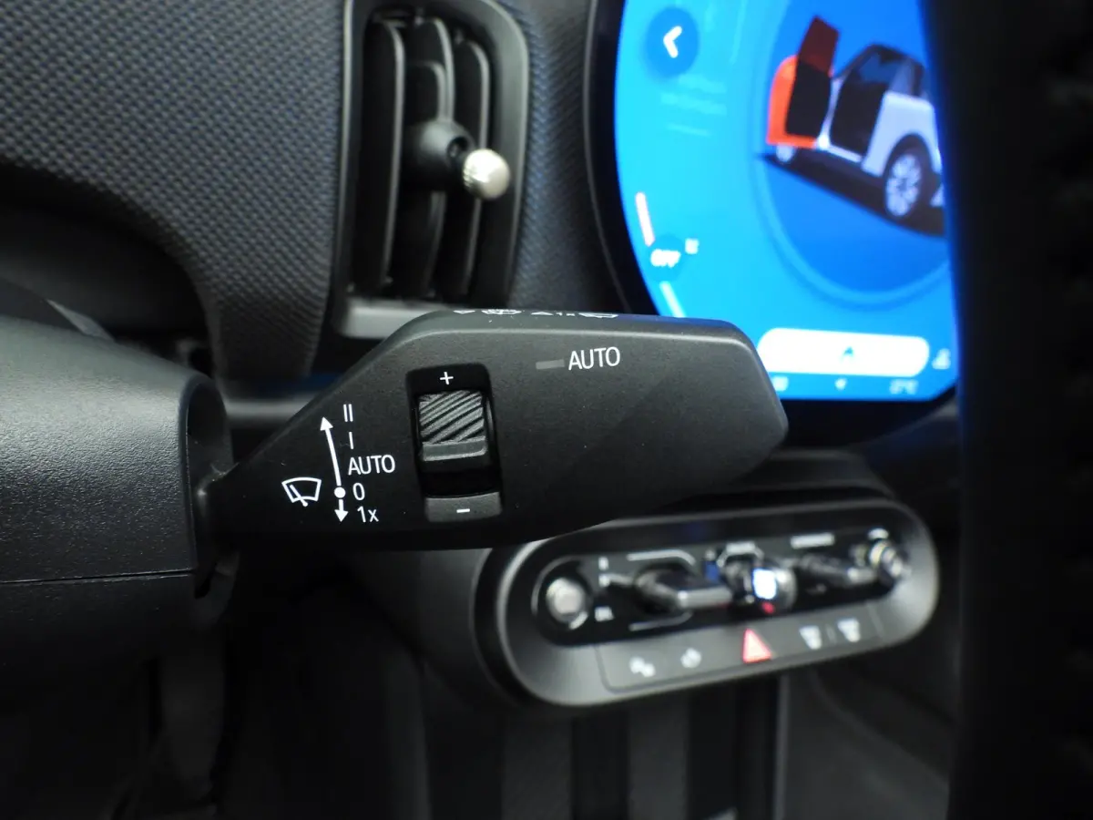 S Automaat / Sportstoelen / LED / Park assist / Head-up / Stoelverwarming / Alu wielen 17 inch