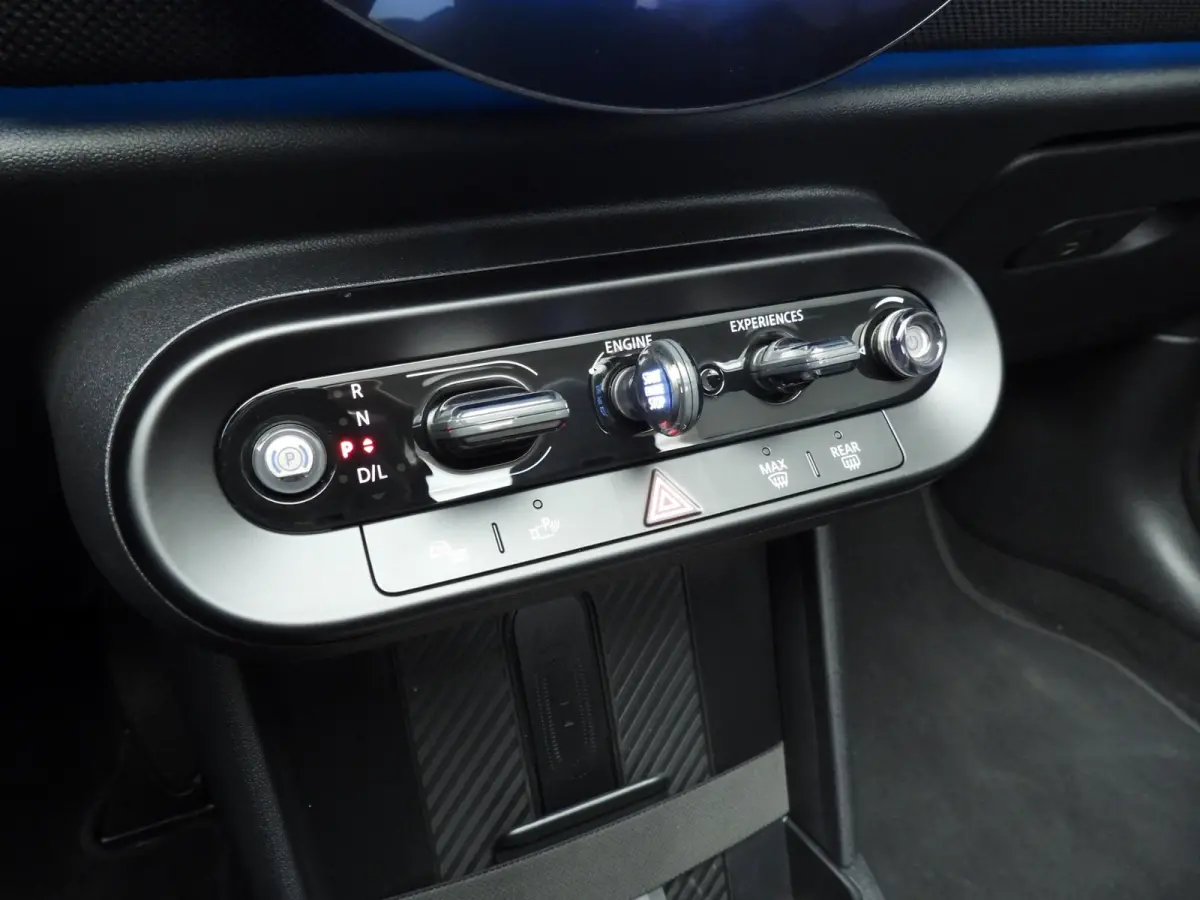 S Automaat / Sportstoelen / LED / Park assist / Head-up / Stoelverwarming / Alu wielen 17 inch