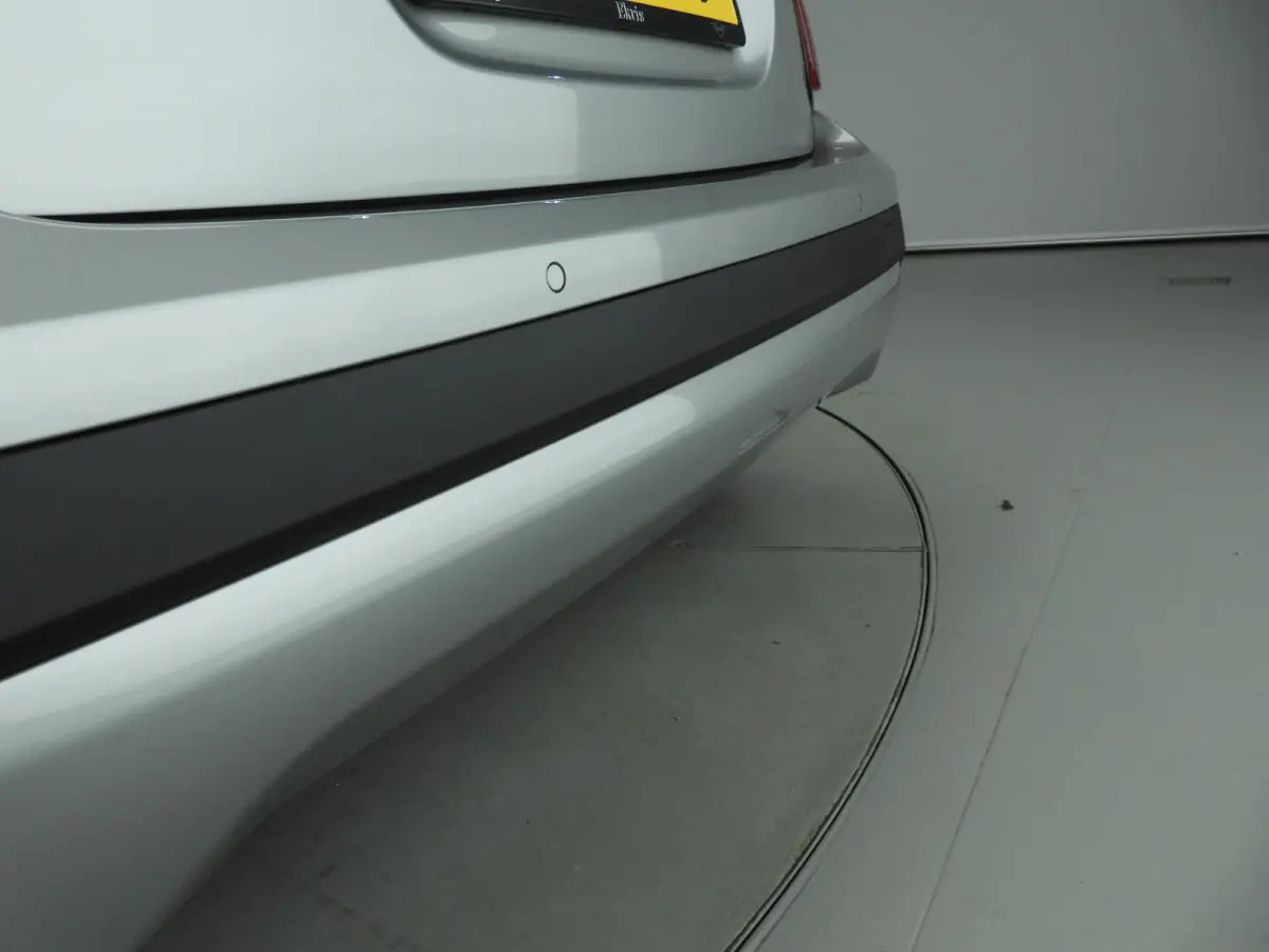 S Automaat / Sportstoelen / LED / Park assist / Head-up / Stoelverwarming / Alu wielen 17 inch
