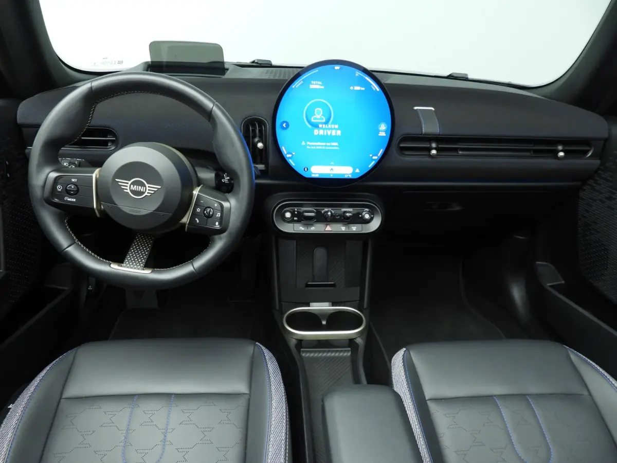 S Automaat / Sportstoelen / LED / Park assist / Head-up / Stoelverwarming / Alu wielen 17 inch