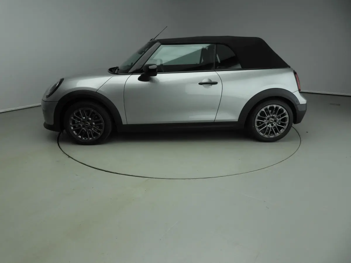 S Automaat / Sportstoelen / LED / Park assist / Head-up / Stoelverwarming / Alu wielen 17 inch