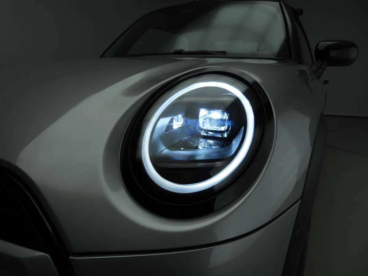 S Automaat / Sportstoelen / LED / Park assist / Head-up / Stoelverwarming / Alu wielen 17 inch