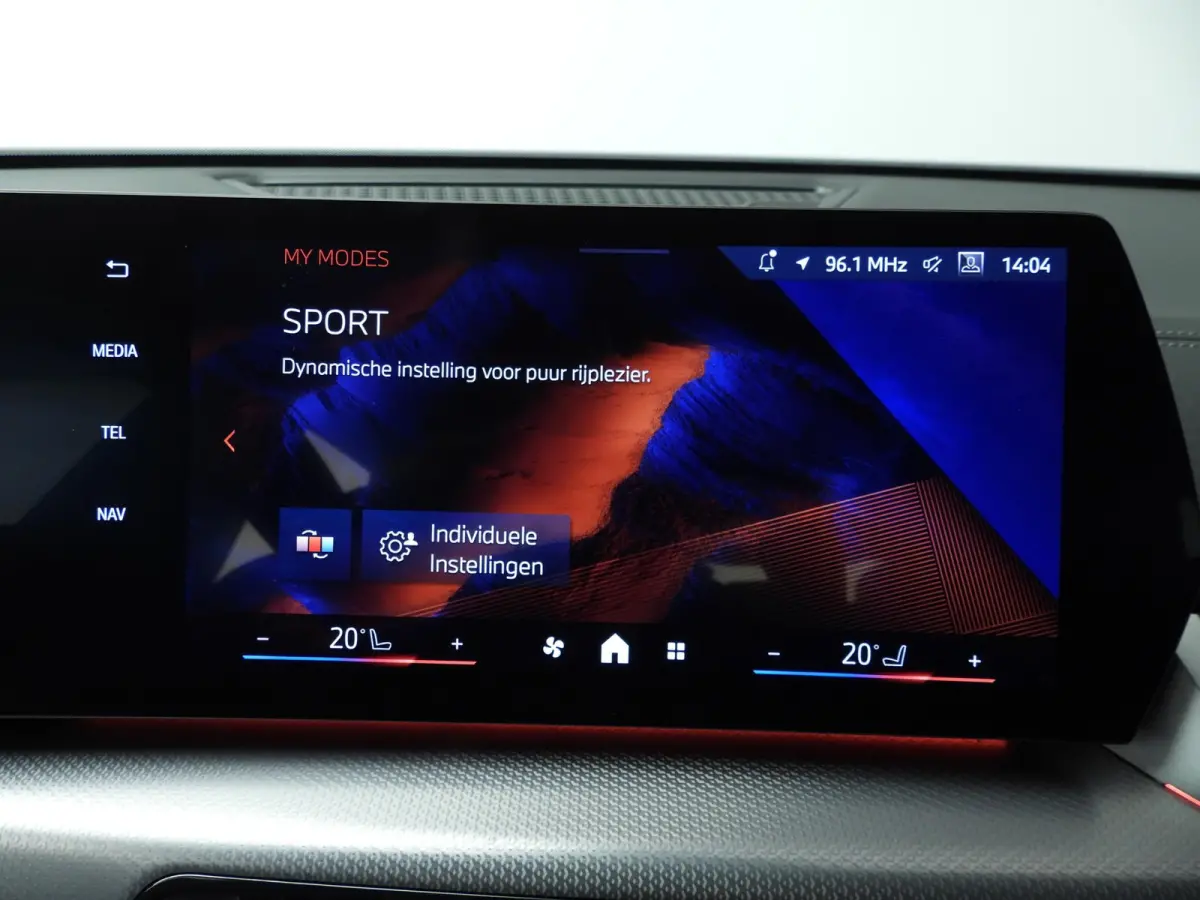 xDrive30 | M-Sportpakket | LED | Leder | Navigatie | Sportstoelen | Stoelverwarming | Shadow line | DAB | Alu 19 inch