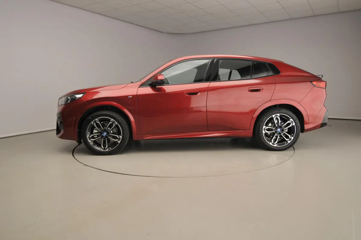 xDrive30 | M-Sportpakket | LED | Leder | Navigatie | Sportstoelen | Stoelverwarming | Shadow line | DAB | Alu 19 inch