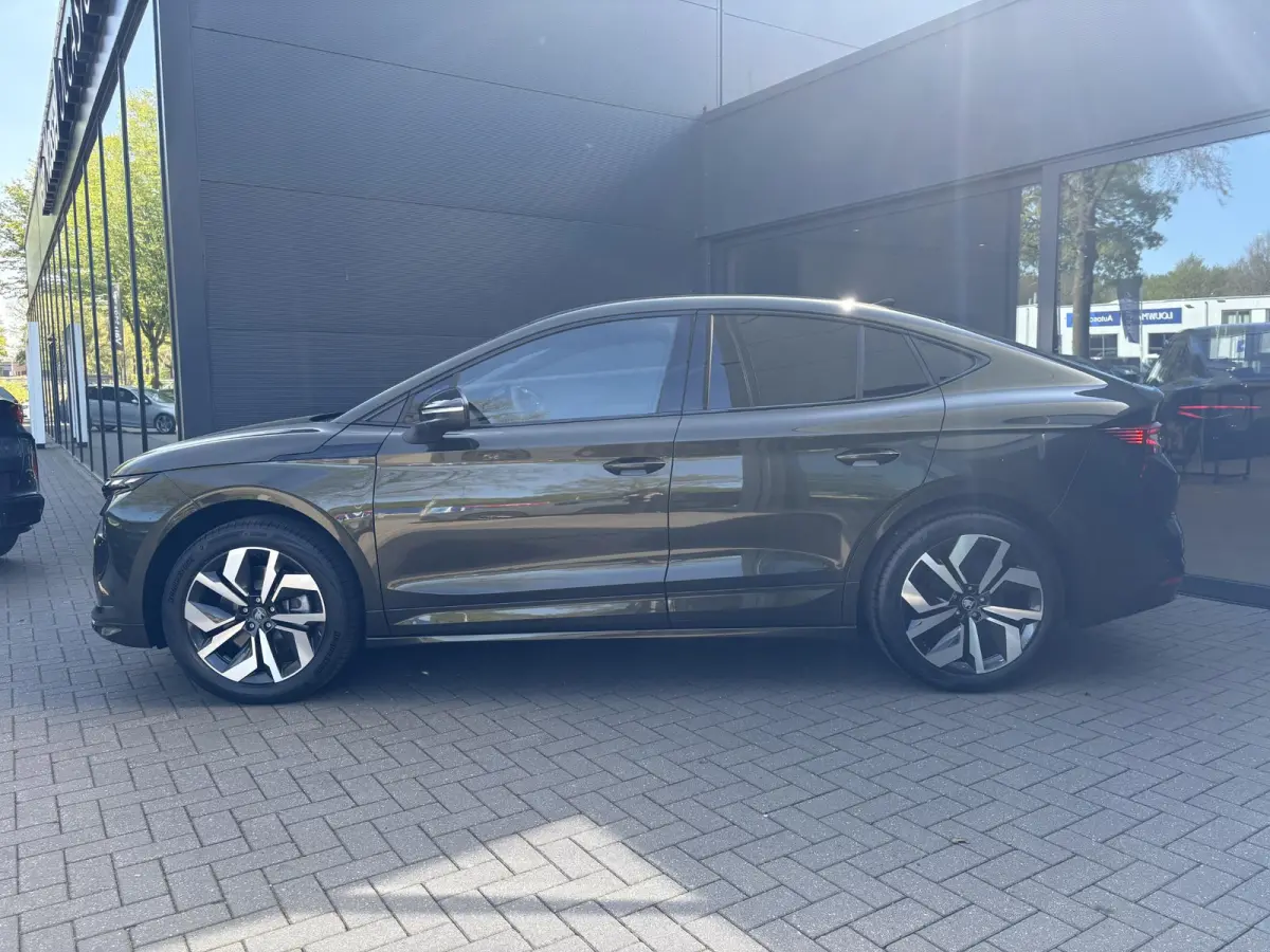 85 Sportline 286 PK | DIRECT LEVERBAAR | Automaat | Matrix LED Koplampen | Navigatie | Achteruitrijcamera | Climate Control | Adaptive Cruise Control | Parkeersensoren | Elektrische achterkl