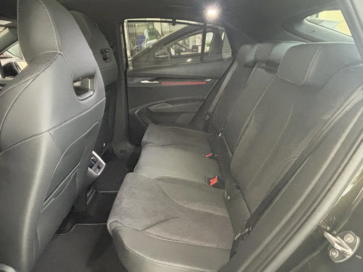 85 Sportline 286 PK | DIRECT LEVERBAAR | Automaat | Matrix LED Koplampen | Navigatie | Achteruitrijcamera | Climate Control | Adaptive Cruise Control | Parkeersensoren | Elektrische achterkl