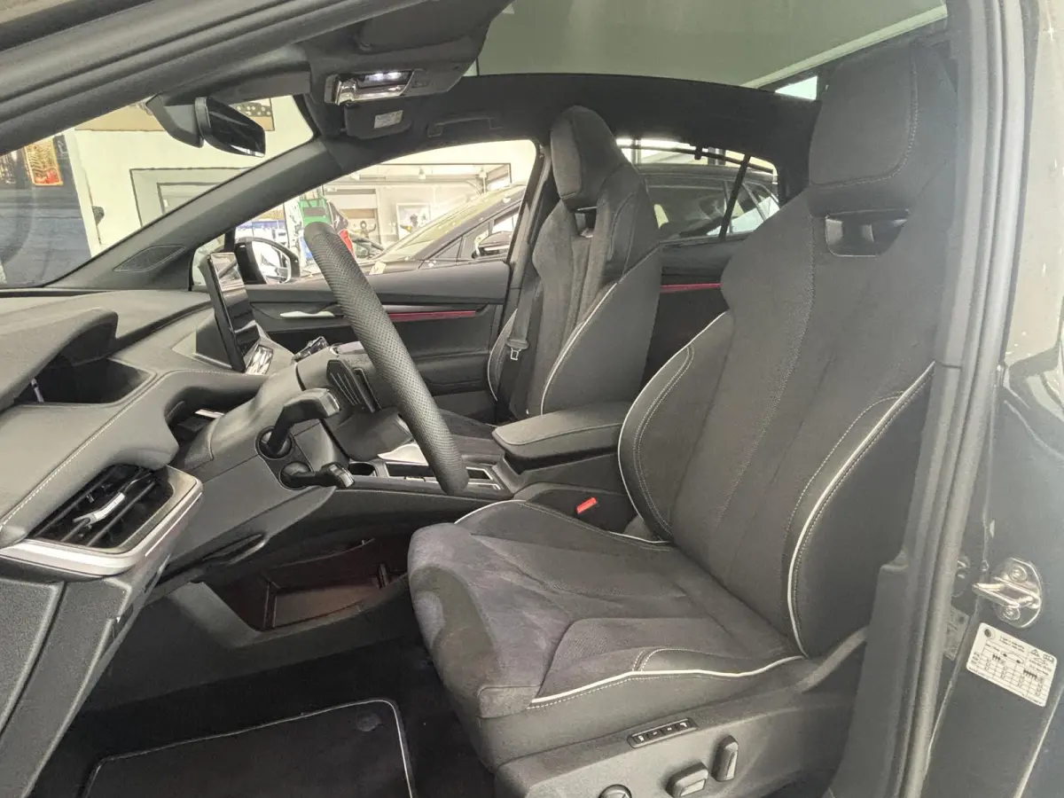 85 Sportline 286 PK | DIRECT LEVERBAAR | Automaat | Matrix LED Koplampen | Navigatie | Achteruitrijcamera | Climate Control | Adaptive Cruise Control | Parkeersensoren | Elektrische achterkl