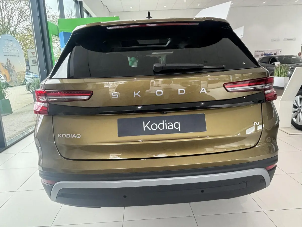 1.5 TSI PHEV Business Edition 204 PK | Automaat | LED Koplampen | Panoramadak | Navigatie | Trekhaak | Achteruitrijcamera | Climate Control | Adaptive Cruise Control | Keyless-Entry | Apple 