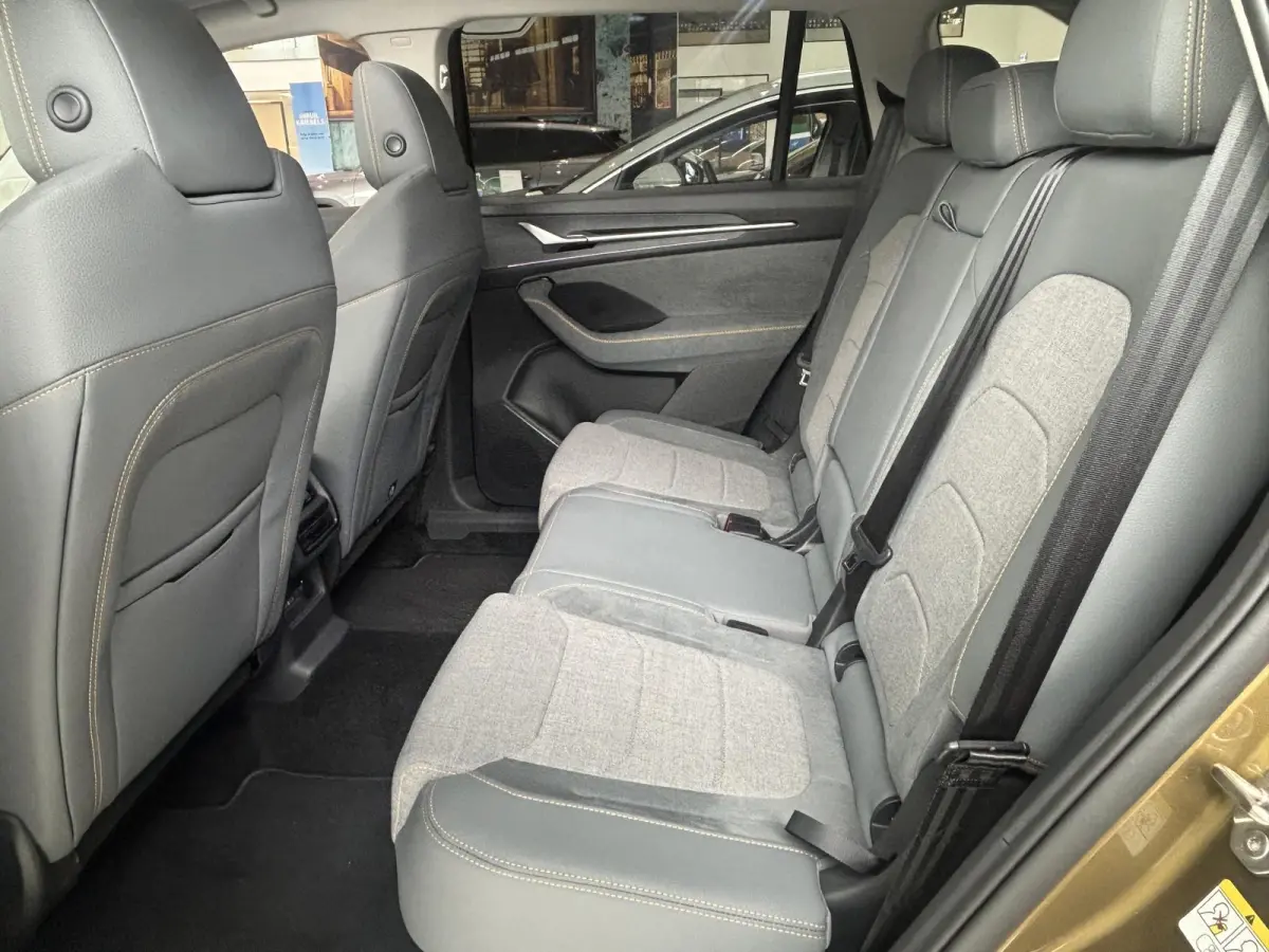 1.5 TSI PHEV Business Edition 204 PK | Automaat | LED Koplampen | Panoramadak | Navigatie | Trekhaak | Achteruitrijcamera | Climate Control | Adaptive Cruise Control | Keyless-Entry | Apple 