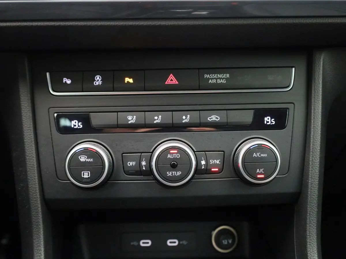 1.0 TSI Style Business Intense | Cruise control | Navi | Achteruitrijcamera | Parkeersensoren | Hill hold