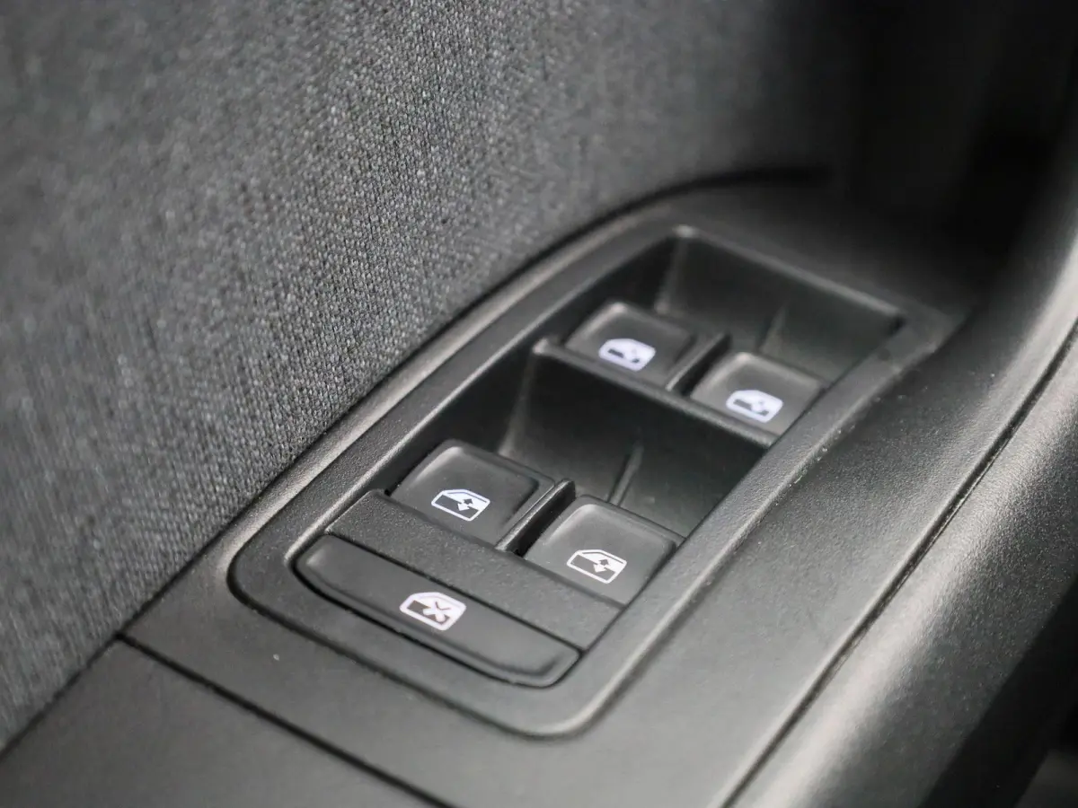 1.0 TSI Style Business Intense | Cruise control | Navi | Achteruitrijcamera | Parkeersensoren | Hill hold