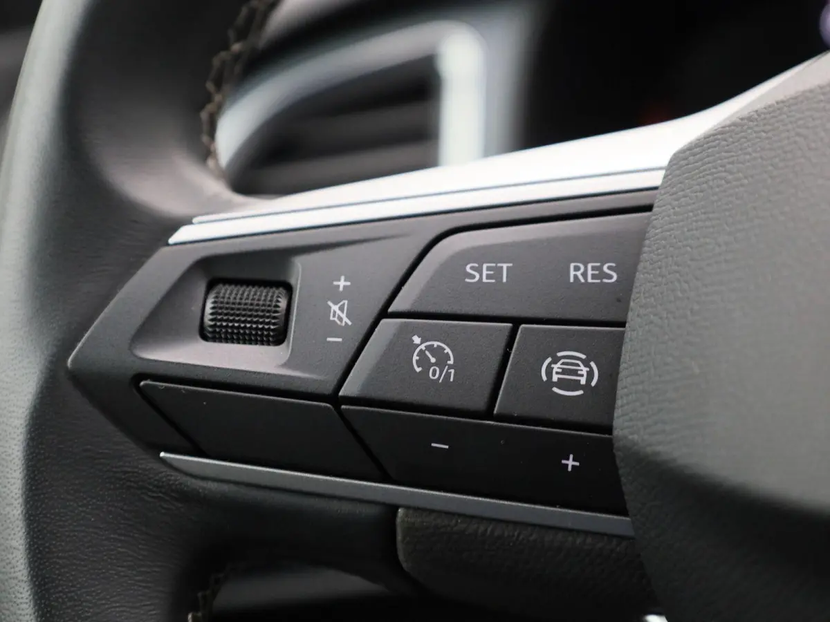 1.0 TSI Style Business Intense | Cruise control | Navi | Achteruitrijcamera | Parkeersensoren | Hill hold