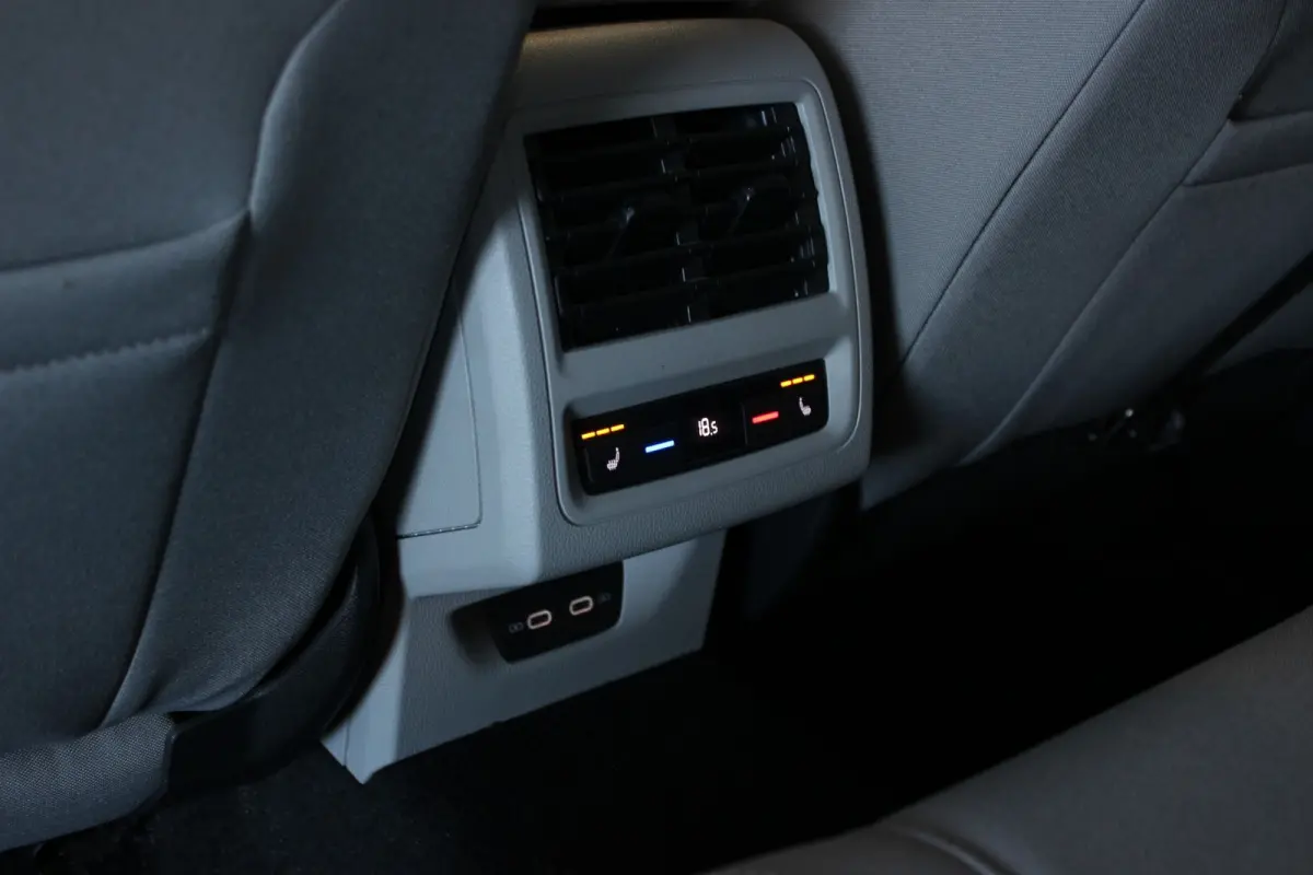 1.5 eTSI Style Head-Up | Alcantara | DCC | Stoelverw. | IQ Light | Harman/Kardon | Camera | 18" LMV | PDC V+A