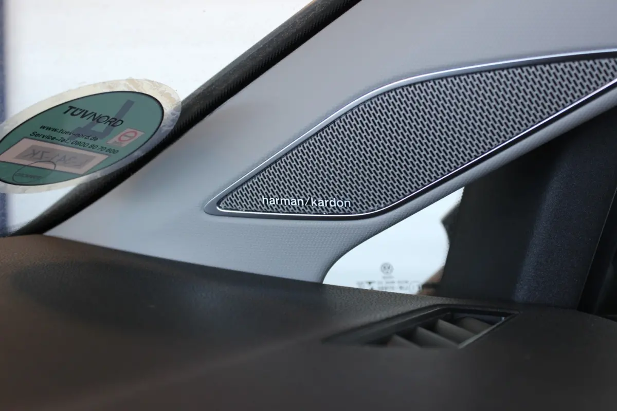 1.5 eTSI Style Head-Up | Alcantara | DCC | Stoelverw. | IQ Light | Harman/Kardon | Camera | 18" LMV | PDC V+A