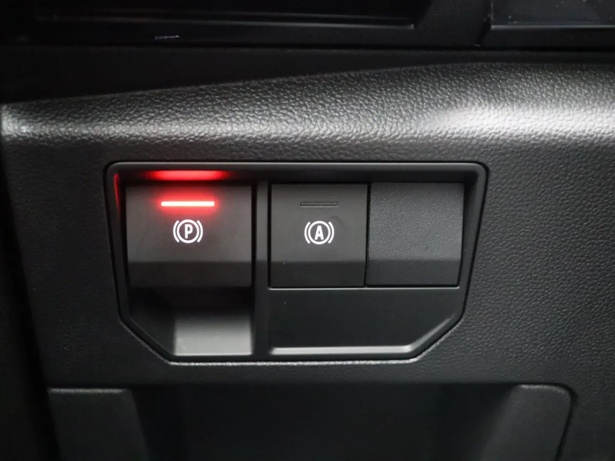 E-Tech full hybrid 200pk Iconic esprit Alpine | Elek. Achterklep | Stoel en Stuurverwarming | Elek. Voorstoelen met geheugen | Adaptive Cruise control |