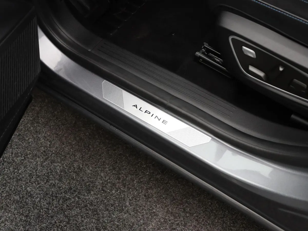 E-Tech full hybrid 200pk Iconic esprit Alpine | Elek. Achterklep | Stoel en Stuurverwarming | Elek. Voorstoelen met geheugen | Adaptive Cruise control |