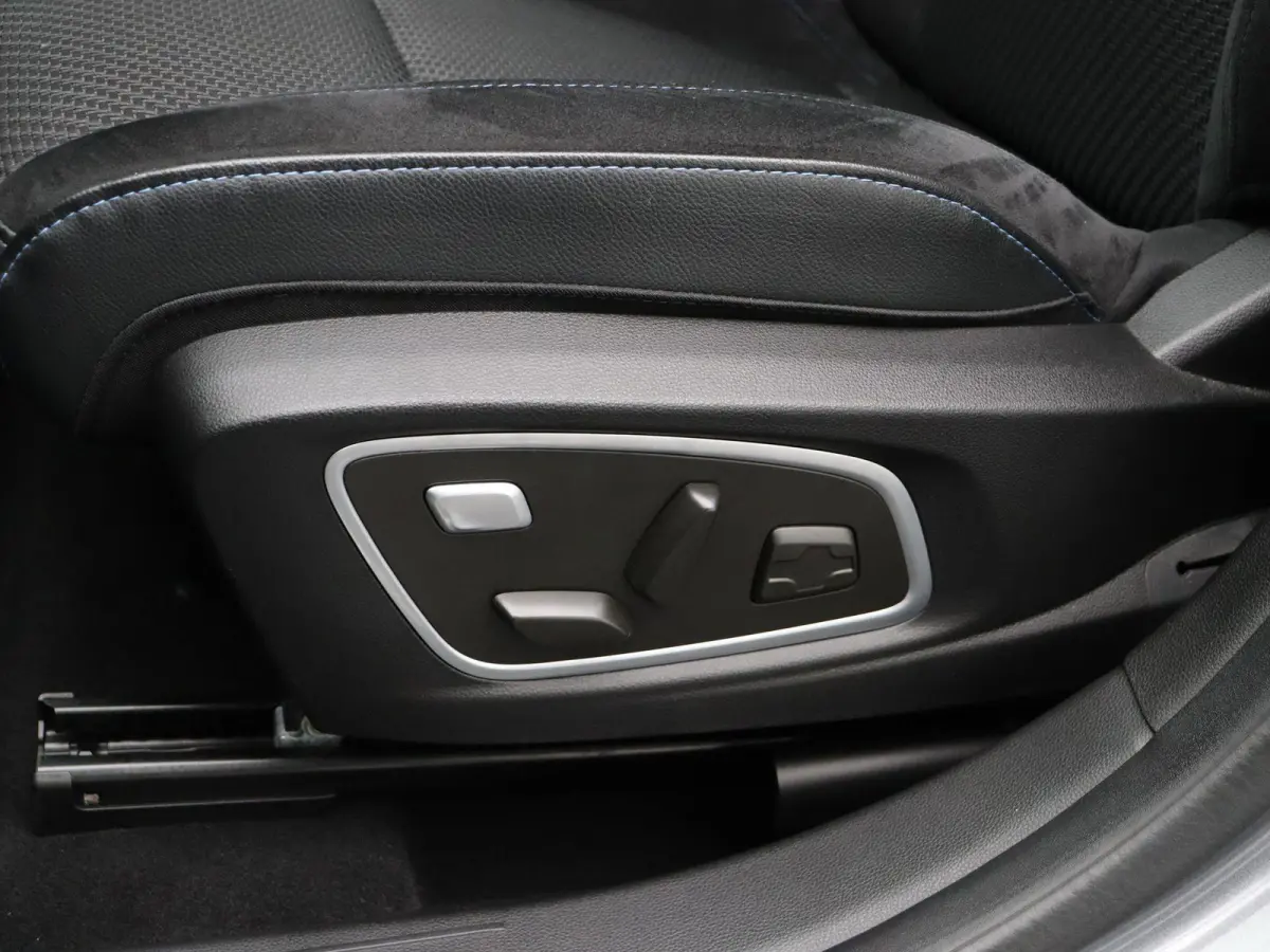 E-Tech full hybrid 200pk Iconic esprit Alpine | Elek. Achterklep | Stoel en Stuurverwarming | Elek. Voorstoelen met geheugen | Adaptive Cruise control |