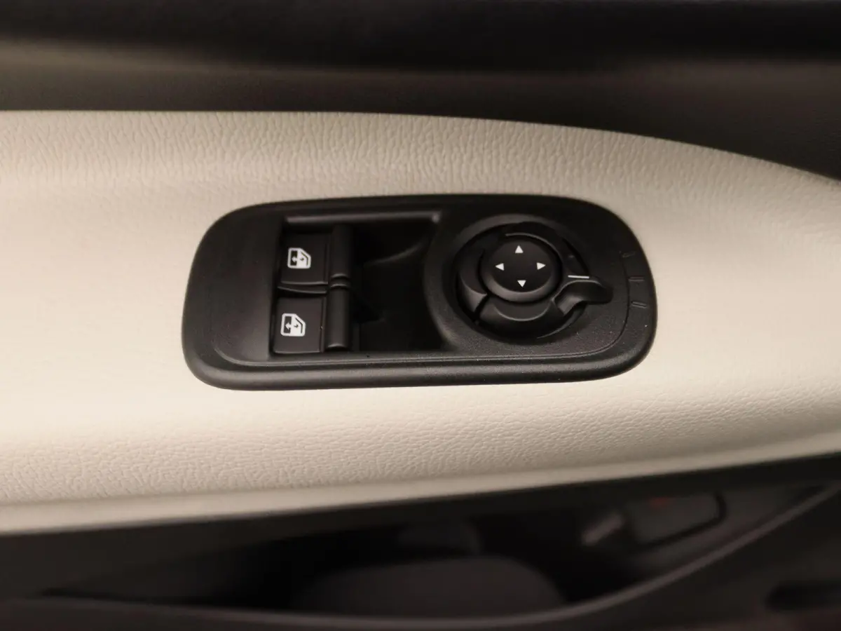 1.0 Hybrid La Prima | JBL | 17" Velgen | Camera | Navigatie | Stoelverwarming
