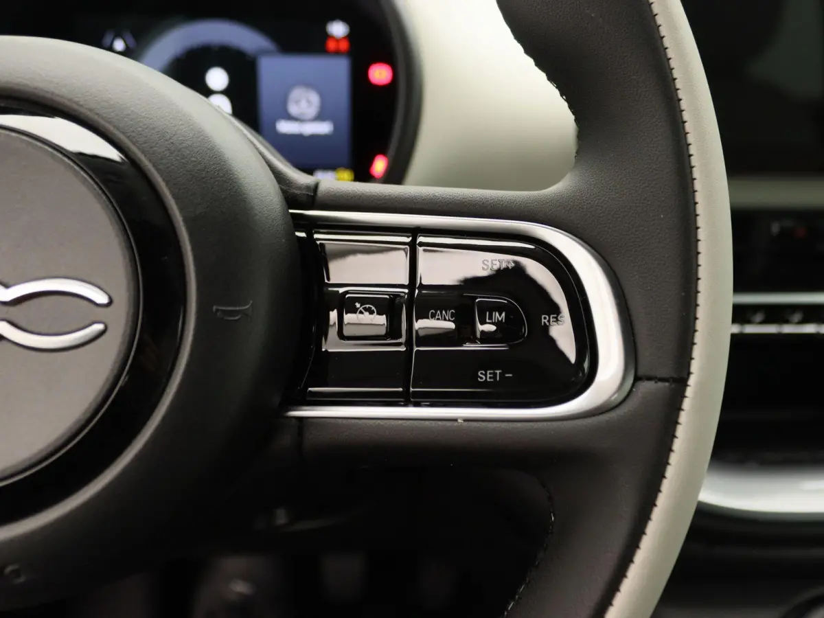 1.0 Hybrid La Prima | JBL | 17" Velgen | Camera | Navigatie | Stoelverwarming
