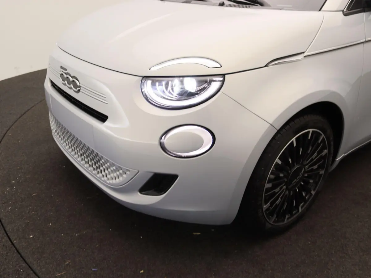 1.0 Hybrid La Prima | JBL | 17" Velgen | Camera | Navigatie | Stoelverwarming