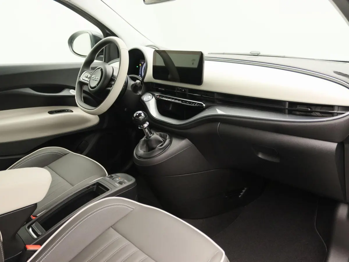1.0 Hybrid La Prima | JBL | 17" Velgen | Camera | Navigatie | Stoelverwarming