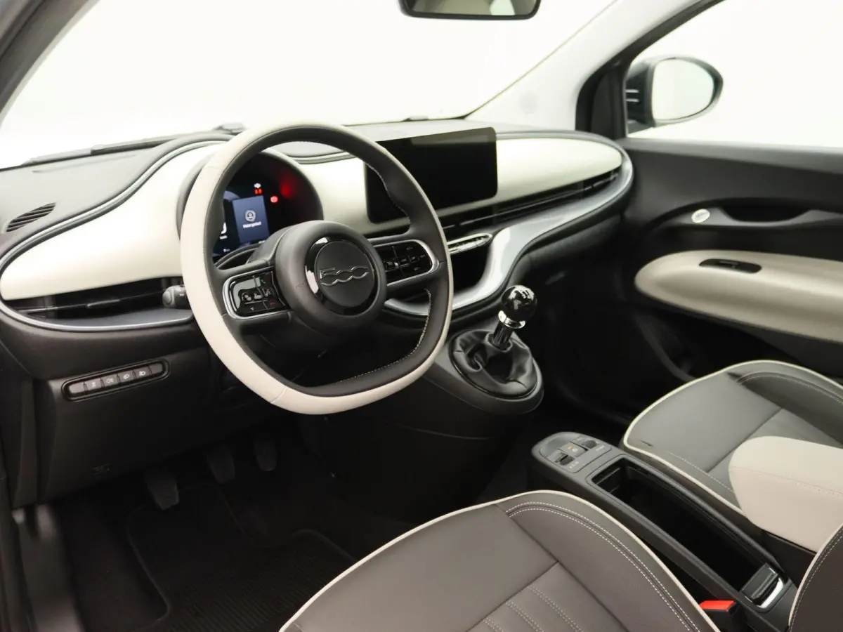 1.0 Hybrid La Prima | JBL | 17" Velgen | Camera | Navigatie | Stoelverwarming