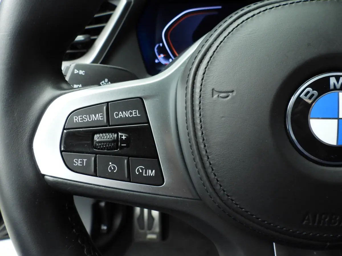 5-Deurs 118i | Handbak !! | M-Sportpakket | LED | Leder | Navigatie | M-Zetels | Stoelverwarming | DAB | Hifi speakers | Alu 19 inch