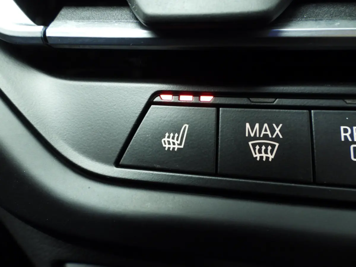 5-Deurs 118i | Handbak !! | M-Sportpakket | LED | Leder | Navigatie | M-Zetels | Stoelverwarming | DAB | Hifi speakers | Alu 19 inch