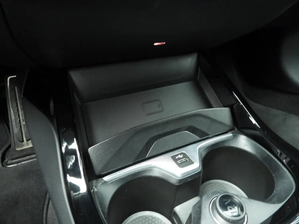 5-Deurs 118i | Handbak !! | M-Sportpakket | LED | Leder | Navigatie | M-Zetels | Stoelverwarming | DAB | Hifi speakers | Alu 19 inch