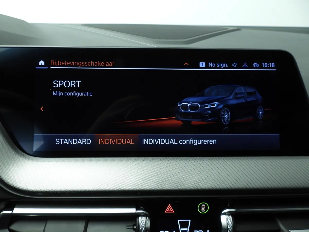 5-Deurs 118i | Handbak !! | M-Sportpakket | LED | Leder | Navigatie | M-Zetels | Stoelverwarming | DAB | Hifi speakers | Alu 19 inch