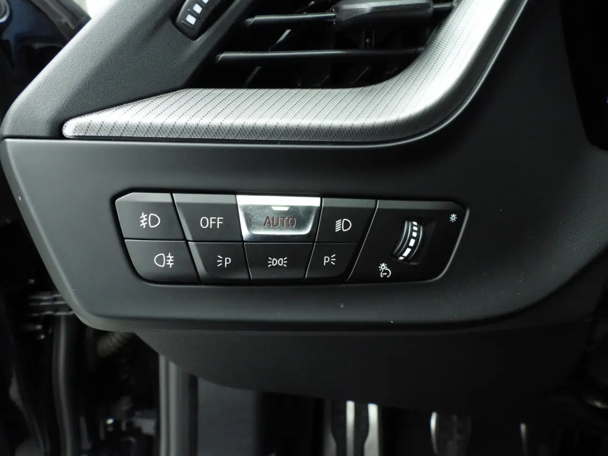 5-Deurs 118i | Handbak !! | M-Sportpakket | LED | Leder | Navigatie | M-Zetels | Stoelverwarming | DAB | Hifi speakers | Alu 19 inch