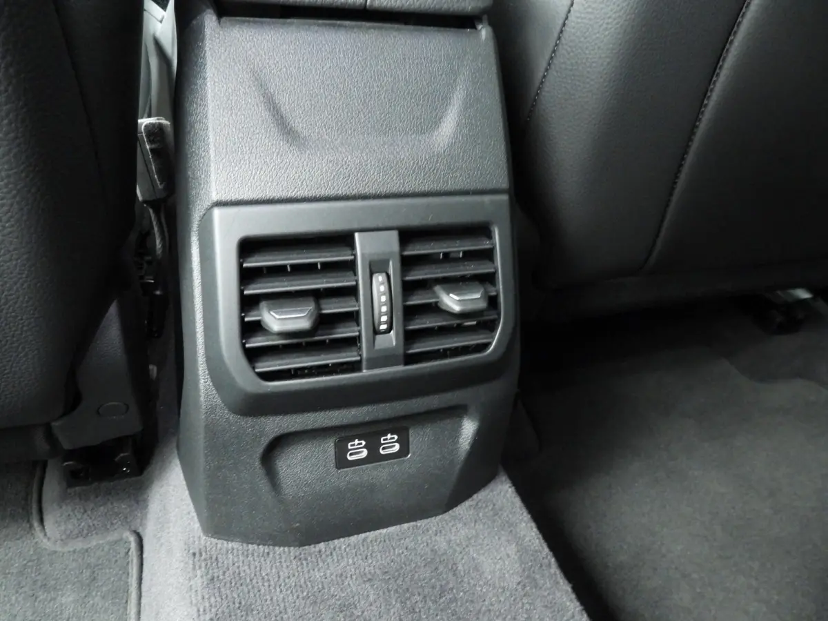 5-Deurs 118i | Handbak !! | M-Sportpakket | LED | Leder | Navigatie | M-Zetels | Stoelverwarming | DAB | Hifi speakers | Alu 19 inch