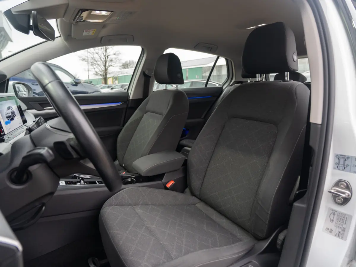 1.0 eTSI DSG Active | Clima | Ambient |