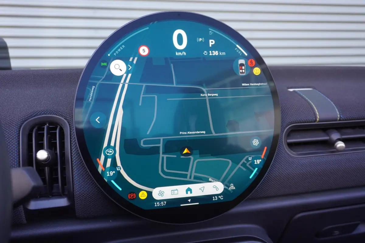 C Classic Uitvoering | Pakket M | Comfort Access | MINI Head-Up Display | 17" U-Spoke grey | Driving Assistant
