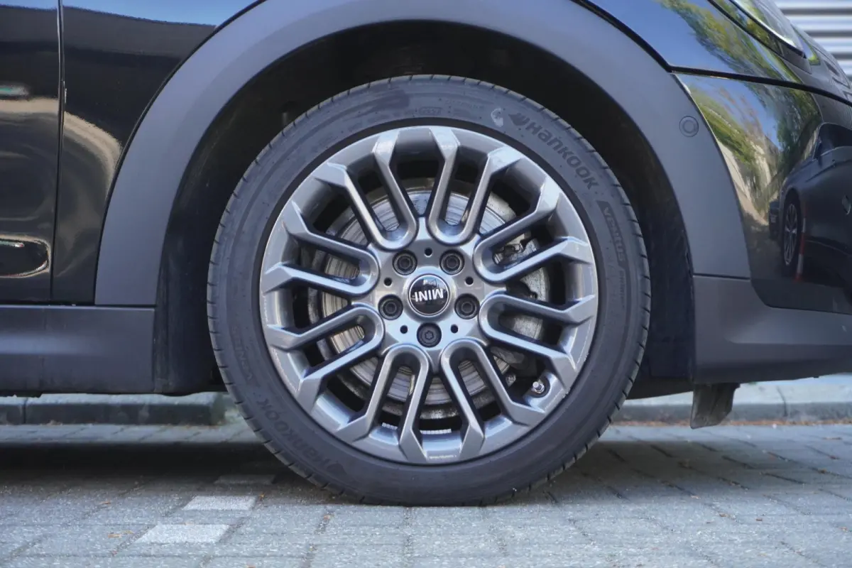 C Classic Uitvoering | Pakket M | Comfort Access | MINI Head-Up Display | 17" U-Spoke grey | Driving Assistant
