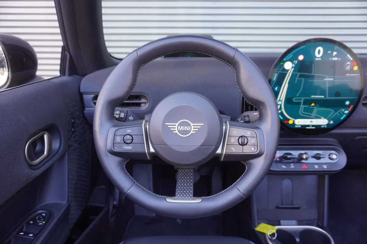 C Classic Uitvoering | Pakket M | Comfort Access | MINI Head-Up Display | 17" U-Spoke grey | Driving Assistant