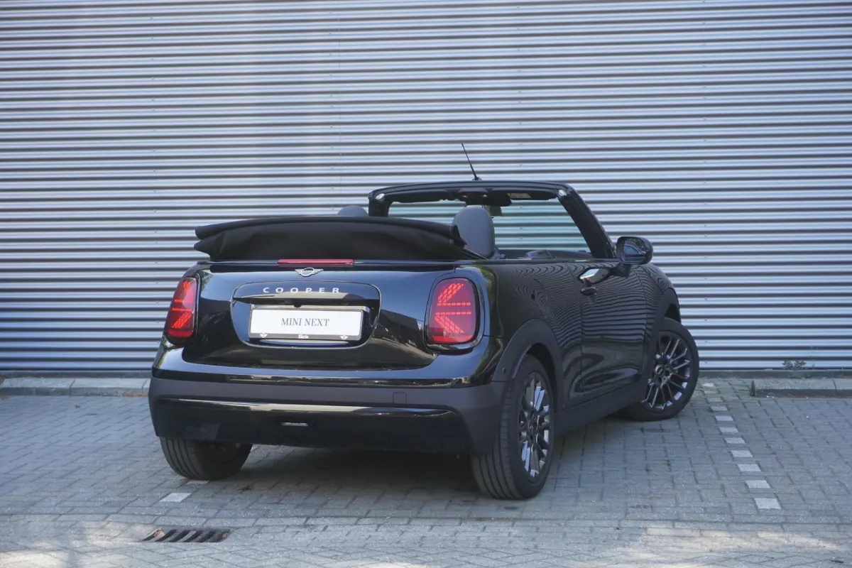 C Classic Uitvoering | Pakket M | Comfort Access | MINI Head-Up Display | 17" U-Spoke grey | Driving Assistant