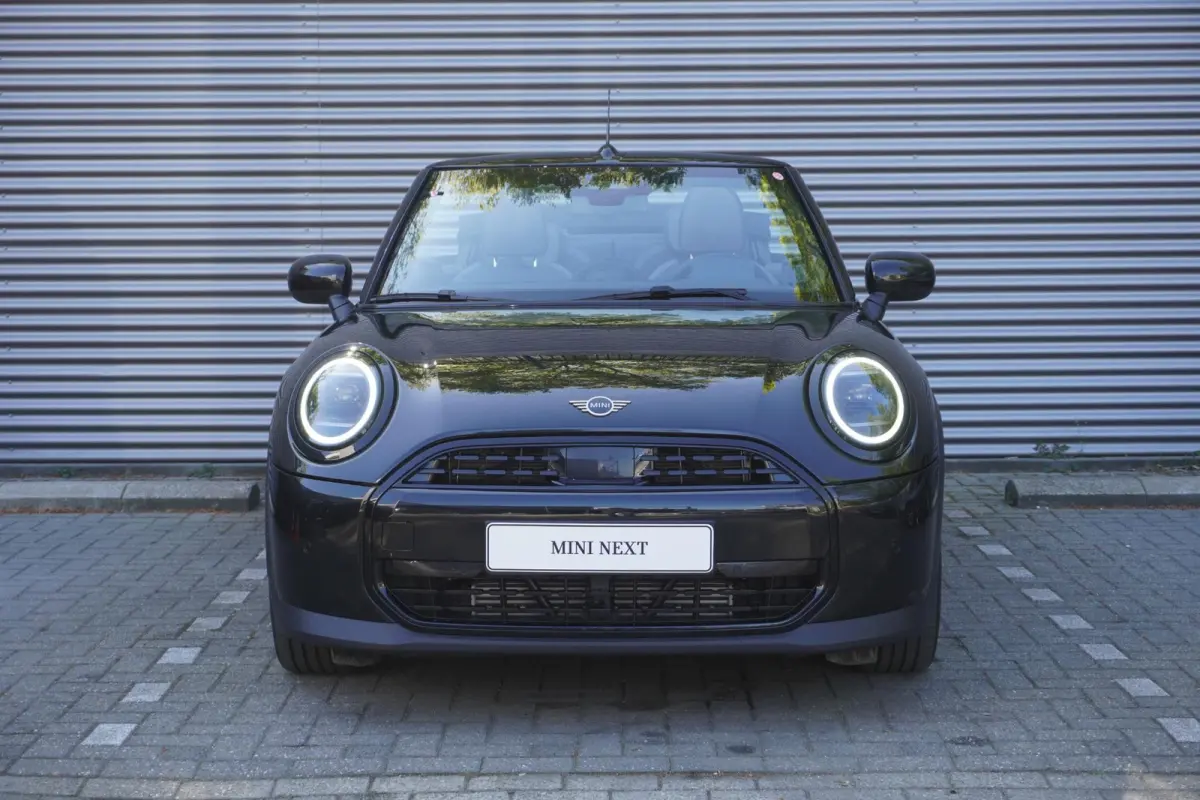 C Classic Uitvoering | Pakket M | Comfort Access | MINI Head-Up Display | 17" U-Spoke grey | Driving Assistant