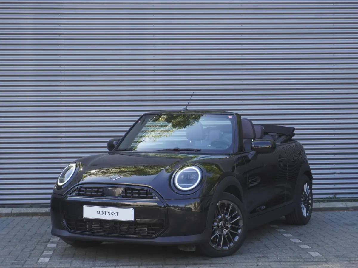 C Classic Uitvoering | Pakket M | Comfort Access | MINI Head-Up Display | 17" U-Spoke grey | Driving Assistant