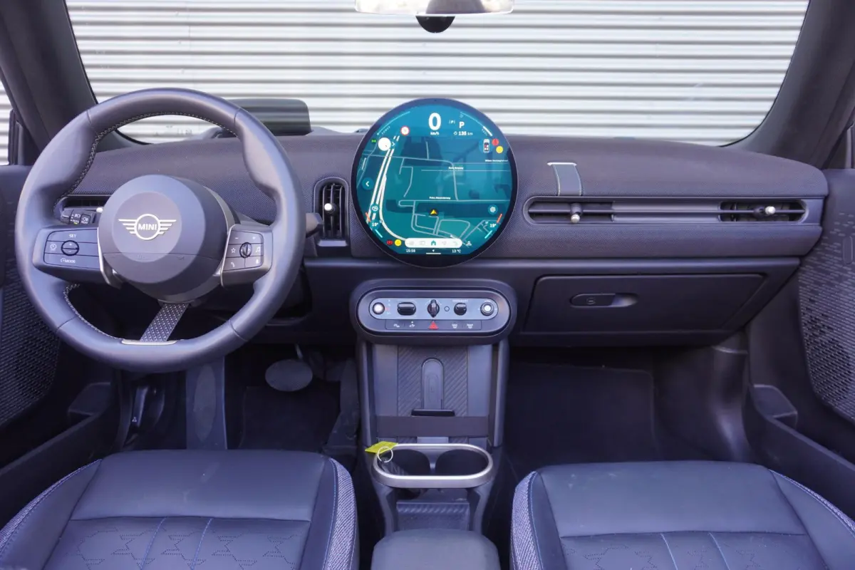 C Classic Uitvoering | Pakket M | Comfort Access | MINI Head-Up Display | 17" U-Spoke grey | Driving Assistant