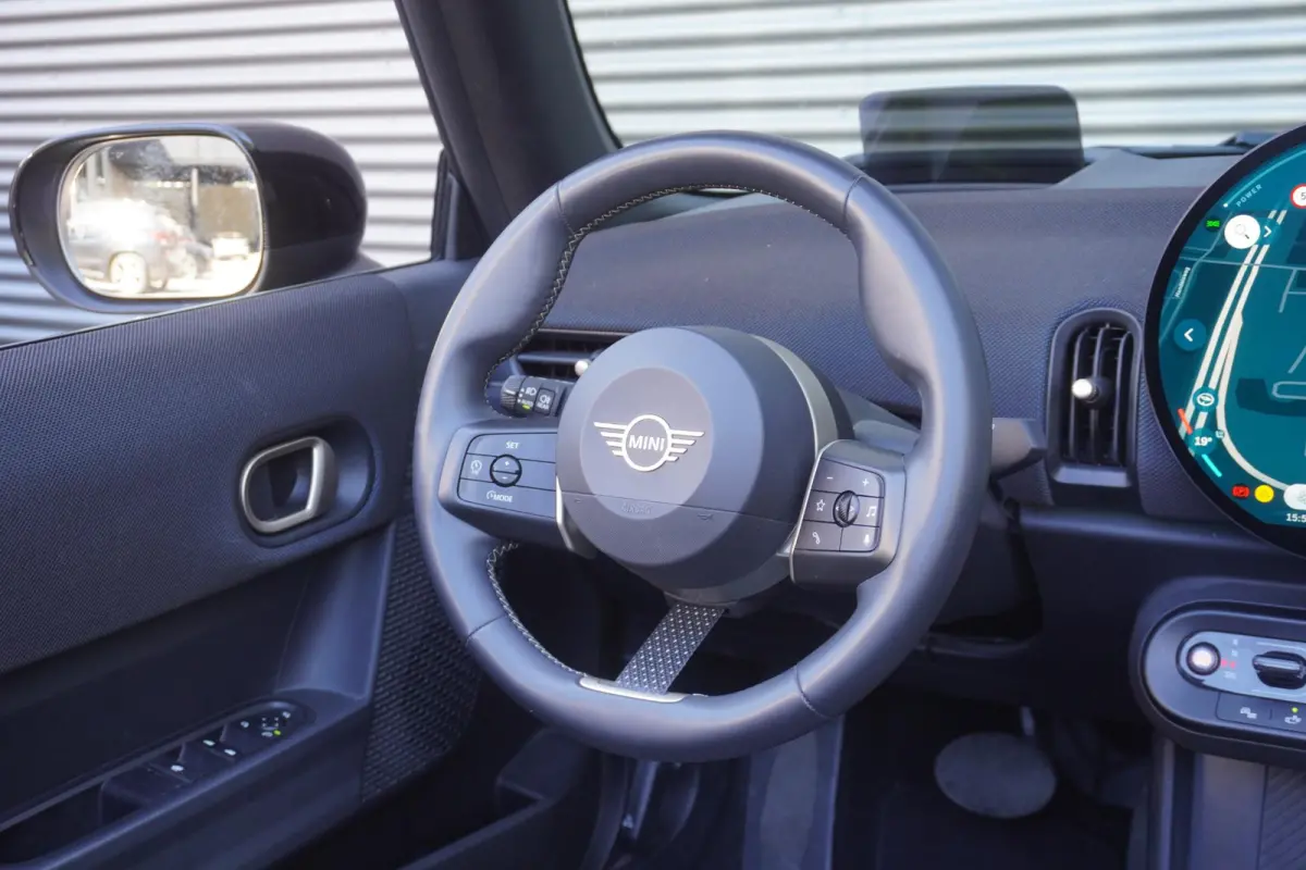 C Classic Uitvoering | Pakket M | Comfort Access | MINI Head-Up Display | 17" U-Spoke grey | Driving Assistant