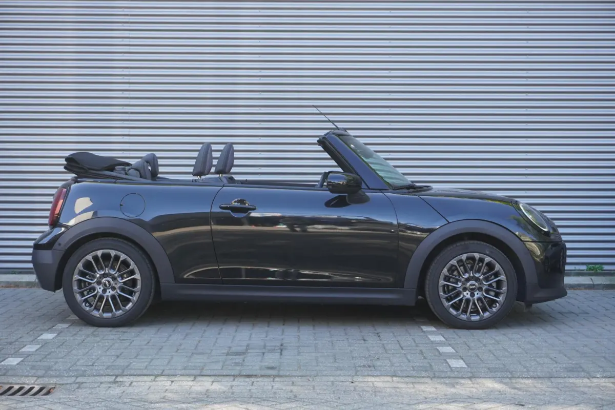 C Classic Uitvoering | Pakket M | Comfort Access | MINI Head-Up Display | 17" U-Spoke grey | Driving Assistant