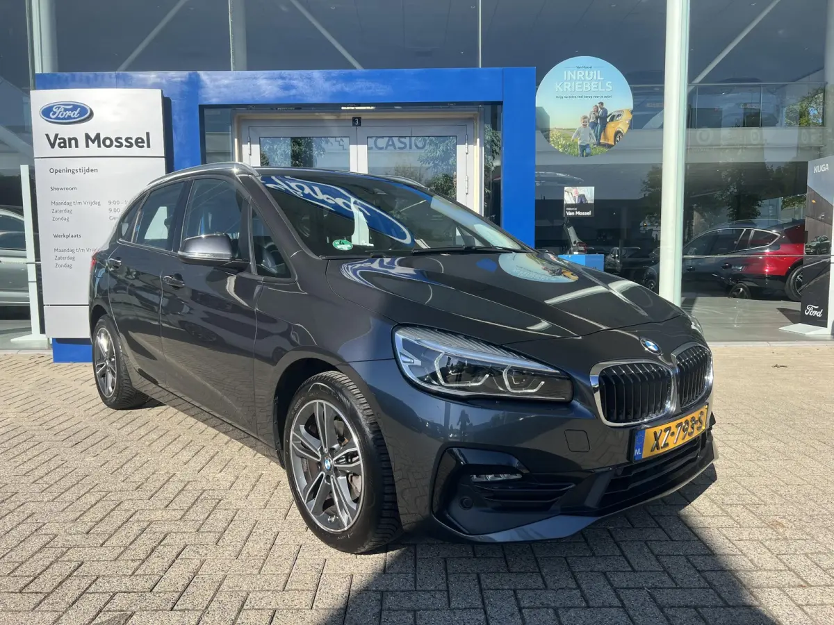 218i Executive Edition | Trekhaak | Leder | Camera | Head-up display | Cruise Control | PDC V+A |