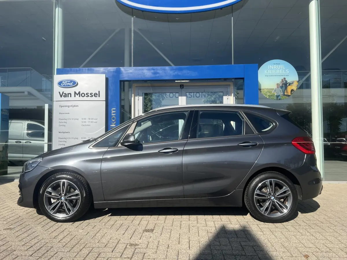218i Executive Edition | Trekhaak | Leder | Camera | Head-up display | Cruise Control | PDC V+A |